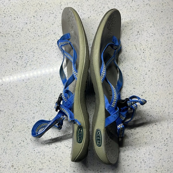 💙💙KEEN Sandals 💙💙 - Picture 3 of 4